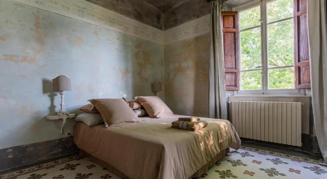 Villa Liberty 1927 with heated pool in the park