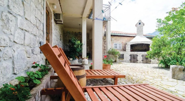 Apartments in Rustic House, Book Lejlighed Hoteller i Kotor Riviera med parkering, Parkering