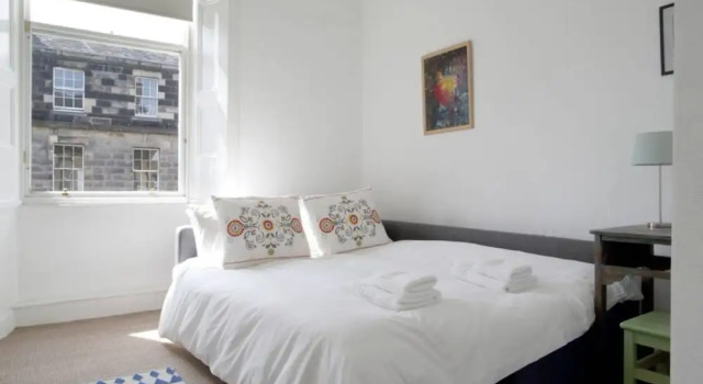 2 Bedroom Flat In New Town, Забронировать Отель Отели Эдинбурга 3 звезды, рядом с Памятник Вальтеру Скотту, 3*
