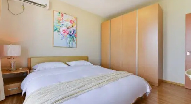 Люкс с 2 комнатами с видом на море Floral Hotel·Chenwai Fanshe Hotel(Beidaihe Azure Coast Branch)