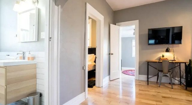 Апартаменты The Urban Union Eclectic Historic Apartment Sleeps 4