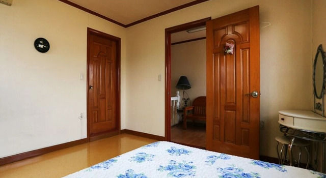 Yeoju White House Pension, Prenota Hotel Yeoju Gyeonggi-do