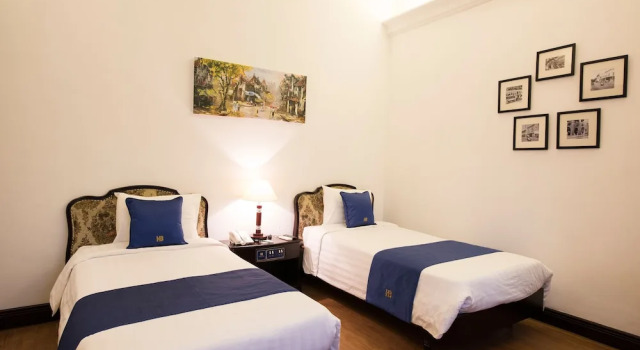 Двухместный номер Deluxe с балконом Hoa Binh Hotel