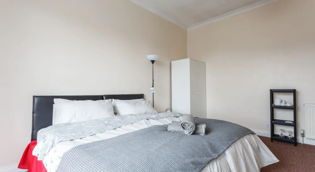 Трёхместный номер Standard Shirley House 1, No-Frills Guest House, Self Catering, Smart Lock Check-in, Kitchen, Washer, Dryer, Great for Contractors