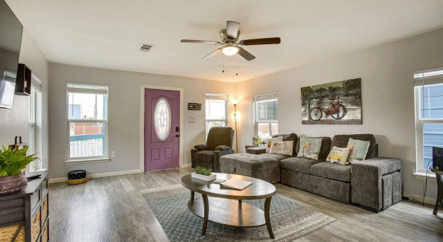 Galveston Cottage ~ 1 Mi to Beach: Pet Friendly!, Book Feriehus Galveston Houston