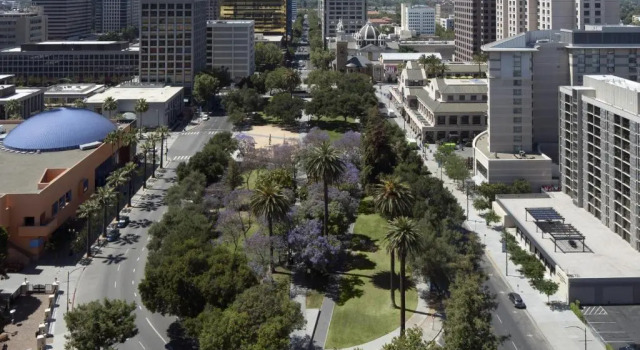 Четырёхместный номер Standard с видом на город San Jose Marriott