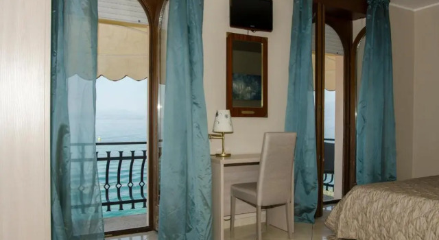La Vista Postcard Hotel