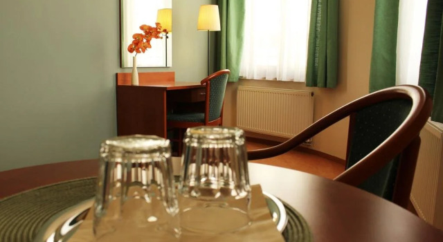 Hotel Paganini, Rezerwuj Hotel Hotele w Central Bohemia z parkingiem, Parking