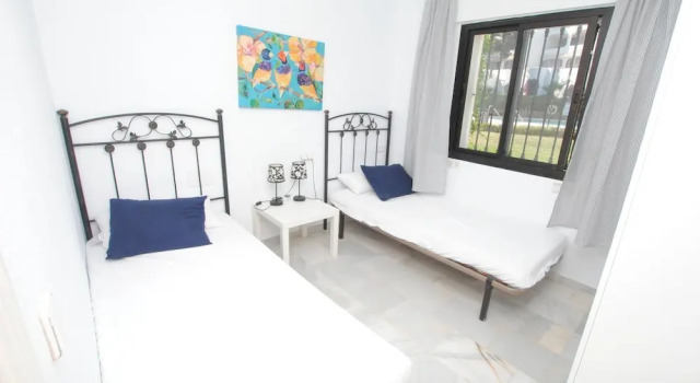 Villa Pino Beachfront Bungalow, Забронировать Вилла Михас Коста-дель-Соль, рядом с Las Lagunas Theatre