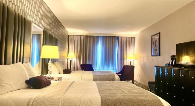 Четырёхместный номер Deluxe Park Manor Hotel