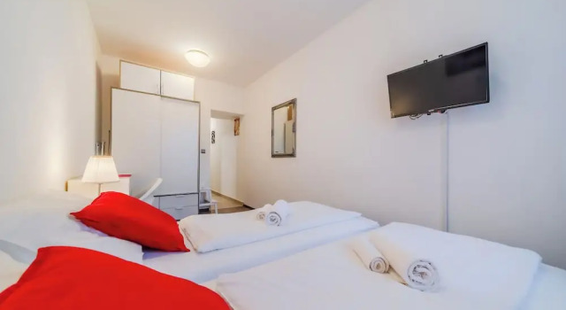 Red Vibe Studio Central 2, Забронировать Отель Отели Загреба 3 звезды, рядом с Zagreb Stone Gate, 3*