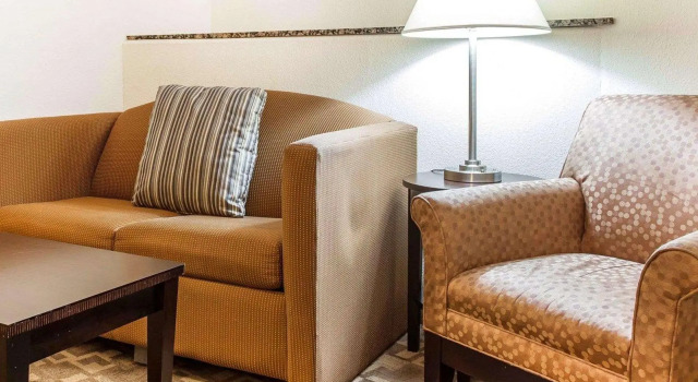 Четырёхместный люкс Comfort Suites At Kennesaw State University