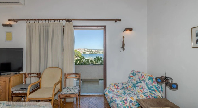Beachfront apt at Exclusive Location Near Center, Забронировать Апартаменты/квартира Рогозница Шибенско-Книнская жупания