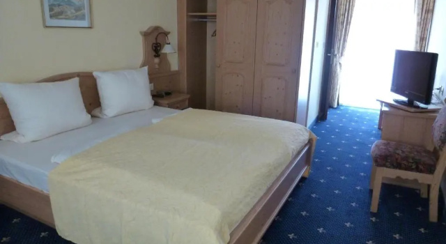Трёхместный номер Standard Hotel Rüdesheimer Hof