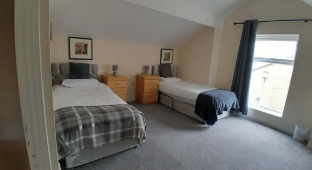 Blackpool - 2-beds - Sleeps 5 - Pet Friendly