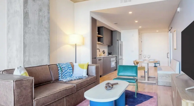 New Austin High Rise w/ Luxe Amenities Rooftop Pool, Gym, Yoga Studio & More!, Забронировать Дом для отпуска Виллы Остина, рядом с W Austin Wet Deck, Вилла