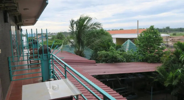 Четырёхместный номер Standard с балконом River Dolphin Hotel