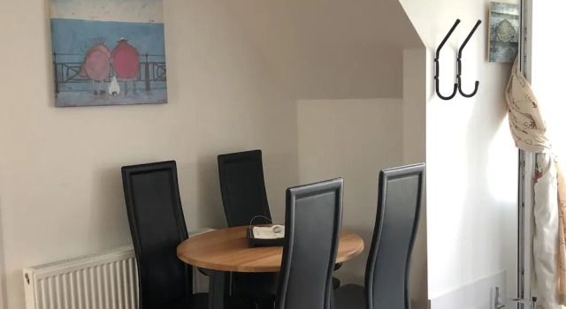 Home From Home Lovely 2 Bed Apartment in Stirling, Забронировать Апартаменты/квартира Отели Центральной Шотландии с парковкой, Парковка