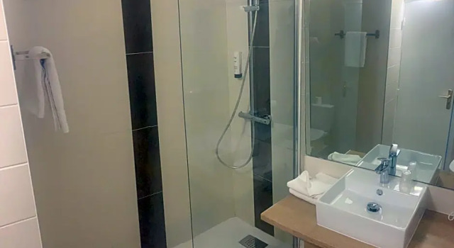 Четырёхместный номер Standard Contact Hôtel des États-Unis