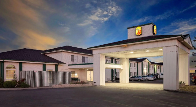 Номер Standard Super 8 by Wyndham Battle Mountain