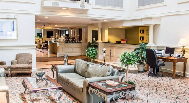 Comfort Suites McAlester, Prenota Hotel Hotel a Oklahoma con parcheggio, Parcheggio