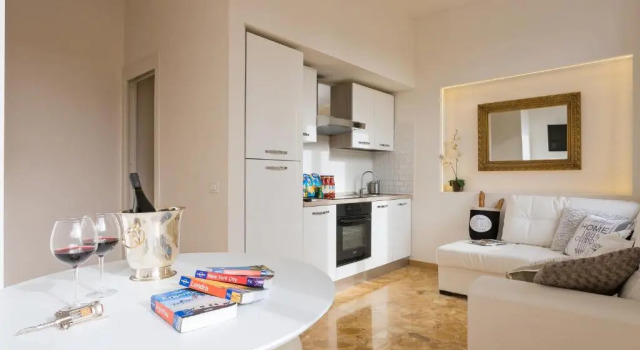 Апартаменты с 2 комнатами с балконом TownHouse by the Spanish Steps