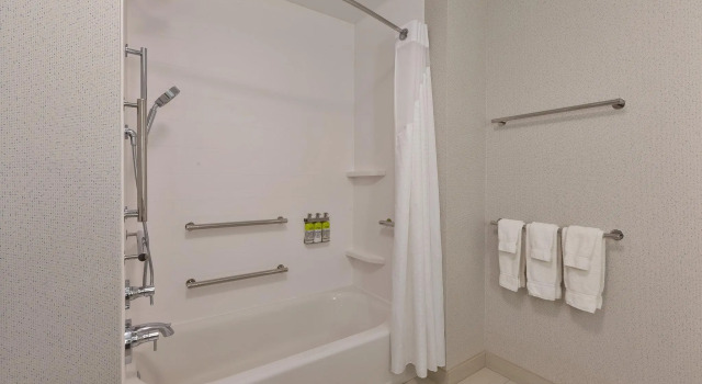 Четырёхместный номер Standard Holiday Inn Express & Suites Milan – Sandusky Area by IHG