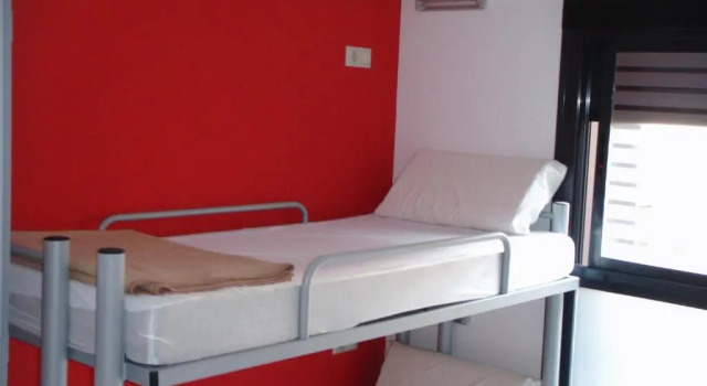 Кровать в общем номере Room Valencia