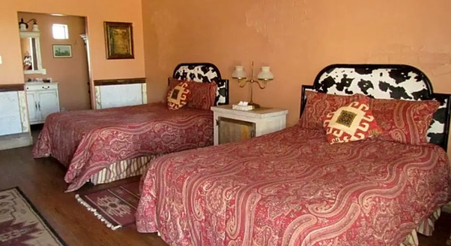 Номер Standard Tombstone Monument Guest Ranch