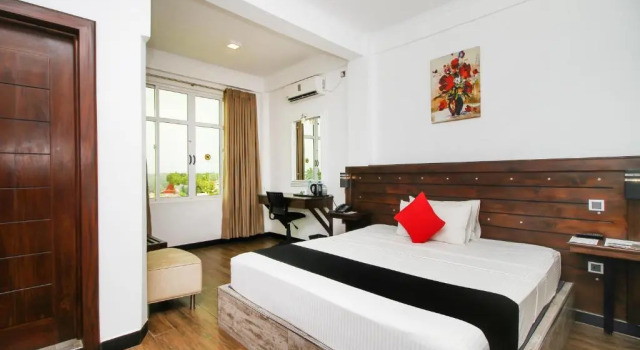 Двухместный номер Deluxe с балконом и с красивым видом из окна Sasha Transit Hotel