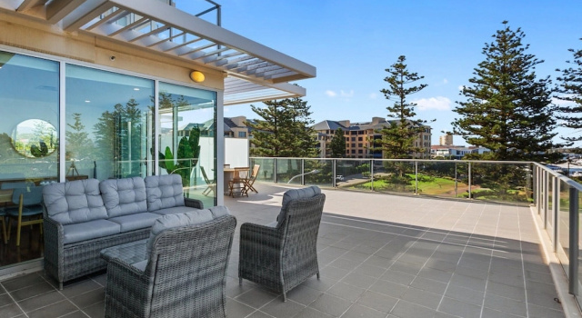 Апартаменты Stylish 2-bed With Terrace, 3-min Walk to Beach