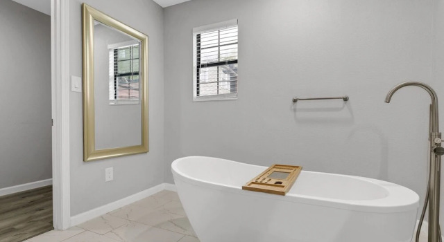 The Dragonfly At Brenham - Steps From Downtown 4 Bedroom Cottage by Redawning, Rezerwuj Dom wakacyjny Brenham Teksas
