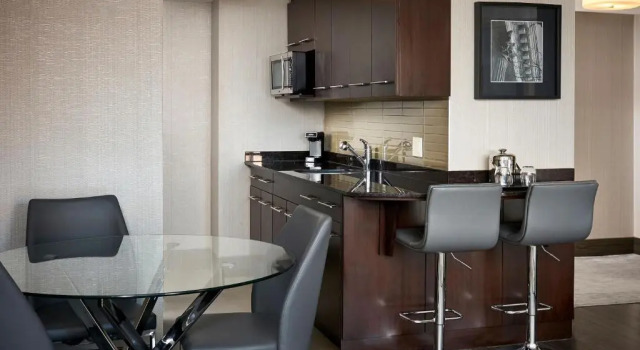 Полулюкс Sheraton Hamilton Hotel