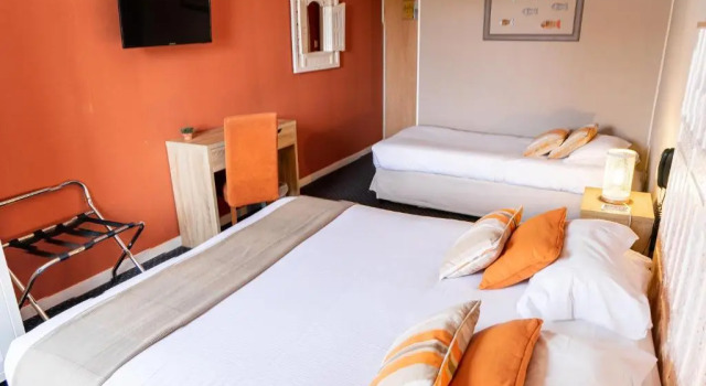 Трёхместный номер Standard CitHotel Normandy Hotel Pornichet La Baule