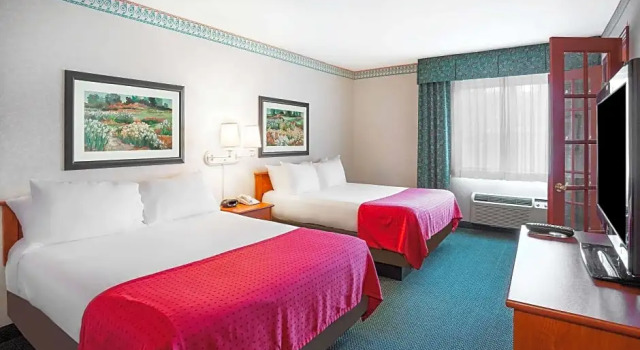 Четырёхместный люкс c 1 комнатой SureStay Plus Hotel by Best Western Price