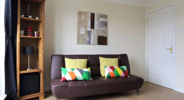 2 Bedroom Apartment off Leith Walk Sleeps 5, Prenota Appartamento Hotel a Lothian con parcheggio, Parcheggio