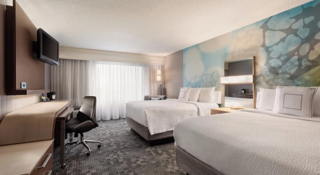 Standard Vierer Zimmer mit Balkon Courtyard by Marriott Topeka