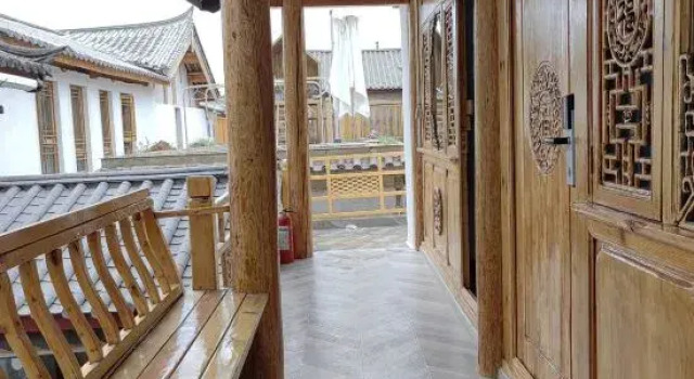 Lijiang Juren Inn, Забронировать Отель Лицзян Юньнань, рядом с Улица Сквер-стрит Древнего города Даянь
