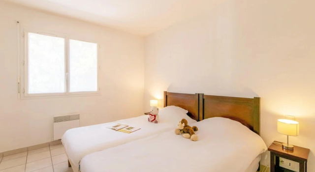Eden Parc Golf Villa Sleeps 10 With Pool