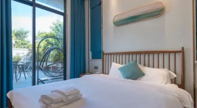 Кровать в общем номере с 4 комнатами Zhongyou Homestay