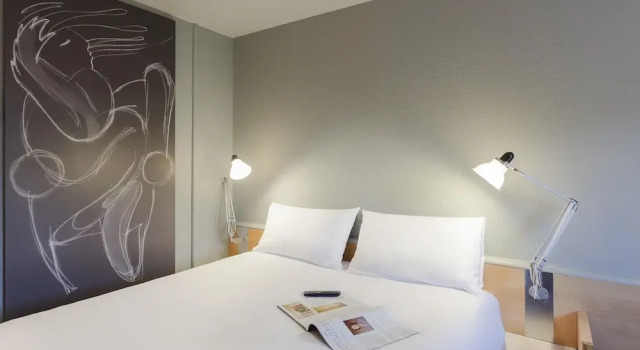 Standart oda ibis Bourges Centre