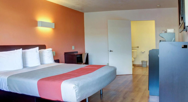 Motel 6 Bishop, Rezerwuj Motel Hotele w Eastern Sierra z basenem, Basen