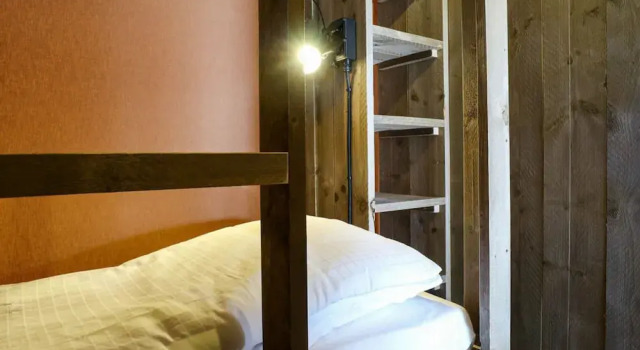 Cozy Tent Lodge With Sanitary Facilities, Забронировать Кемпинг Отели в центре Энкхейзен, в центре