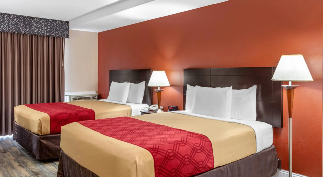 Четырёхместный номер Standard Econo Lodge Inn & Suites Old Saybrook - Westbrook