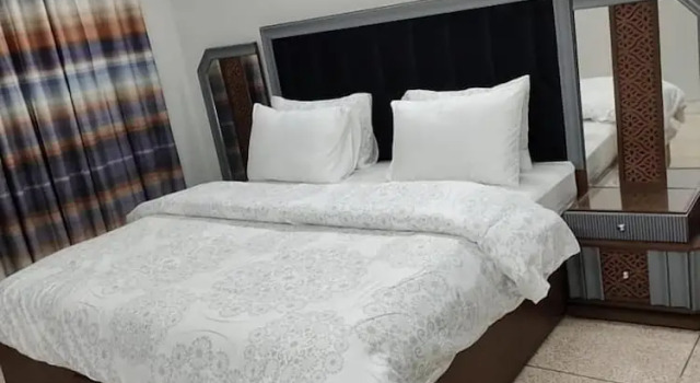 Kehkashan Huest House, Prenota Hotel Hotel a Karachi con parcheggio, Parcheggio