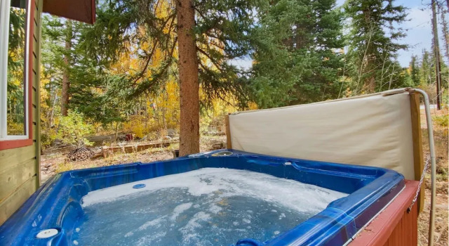 Коттедж High Point Chateau 4 Bedroom Home by RedAwning