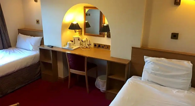 Suite Crescent Hotel