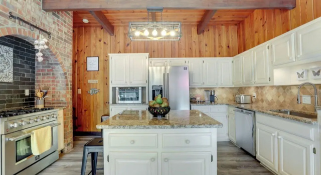 Коттедж Lawrenceville Gem w/ Boat Dock on Private Lake!