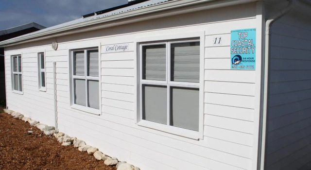 Coral Cottage, Забронировать Дом для отпуска Отели Стрёйсбай с парковкой, Парковка
