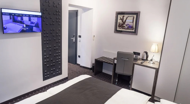 Camera Luxury Log In Rooms